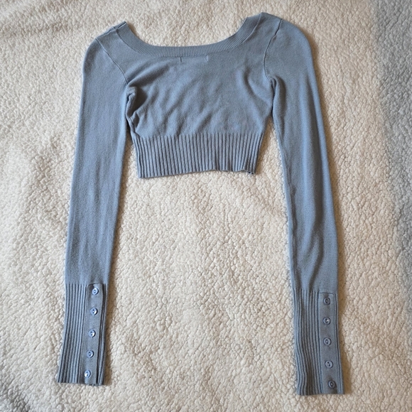 Frankies Bikinis blue long sleeve cloud knit crop top with button detail - Picture 5 of 5